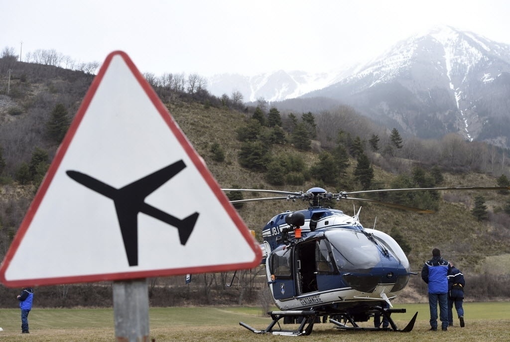 Fotos Avião da Germanwings cai no sul da França com 150 pessoas a bordo 24/03/2015 UOL Notícias
