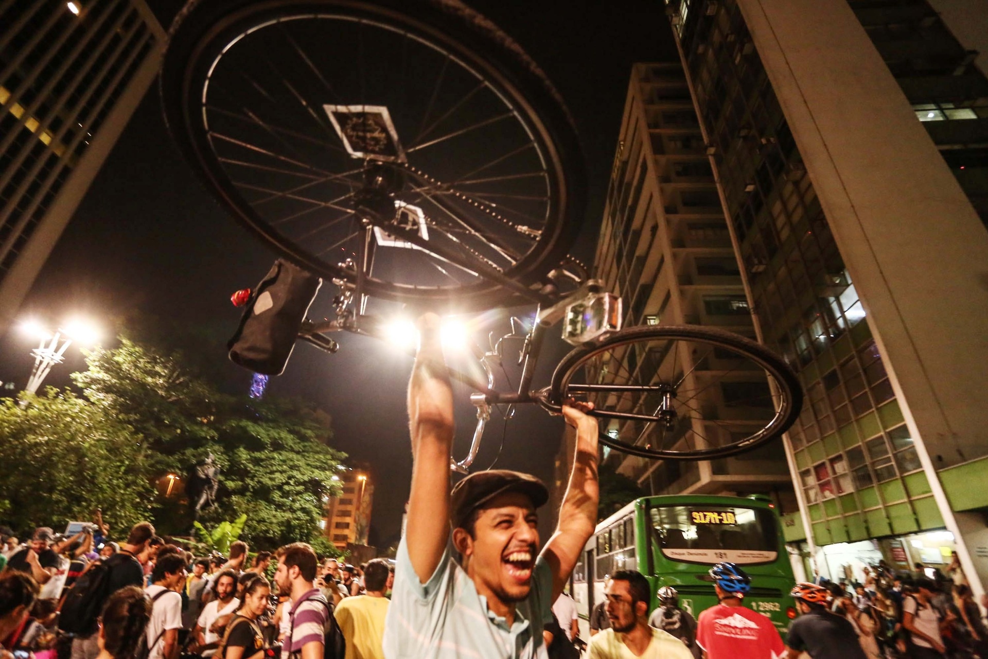 Ciclistas Protestam Pelo Brasil E Pelo Mundo Fotos Uol Not Cias