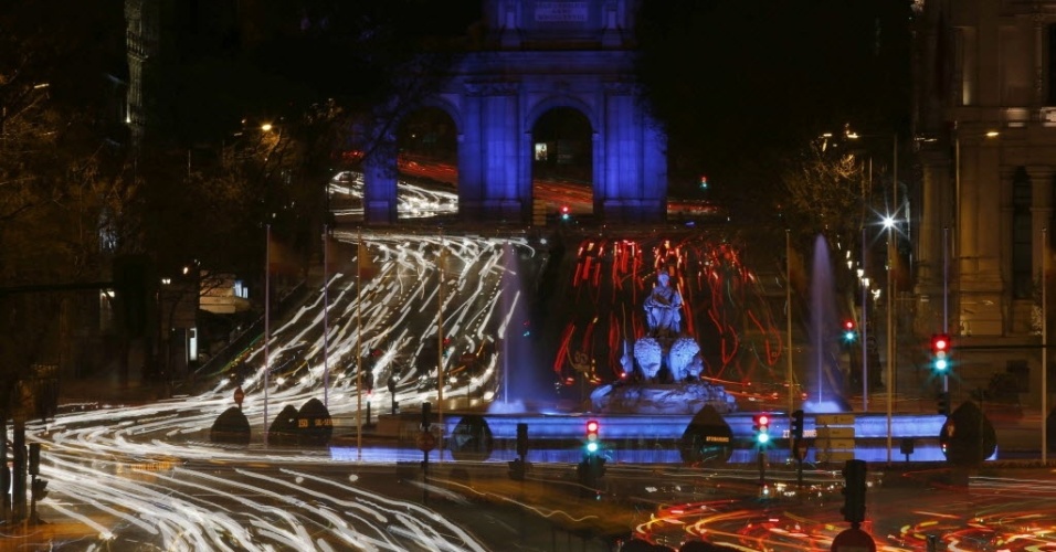 Cor Azul Ilumina Monumentos Para Lembrar Dia Mundial De Conscientiza O