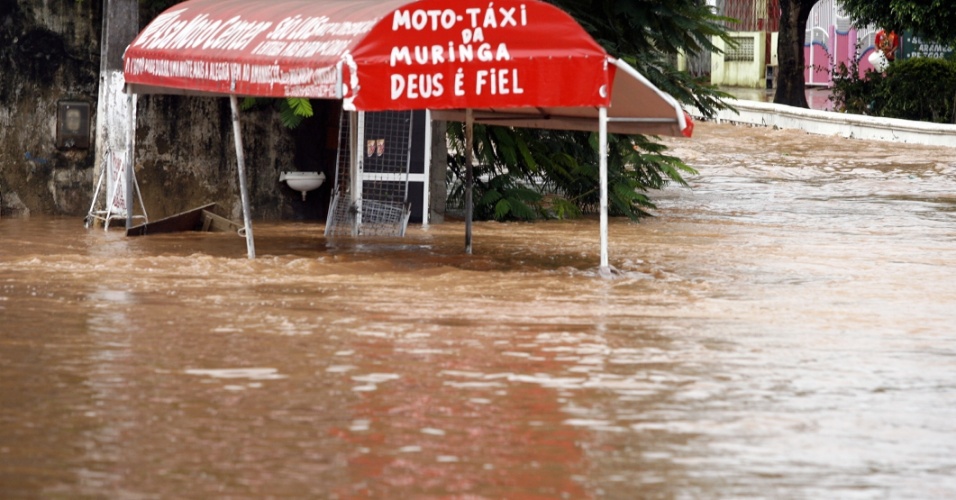 Fortes Chuvas Inundam Santo Amaro Ba Fotos Uol Not Cias