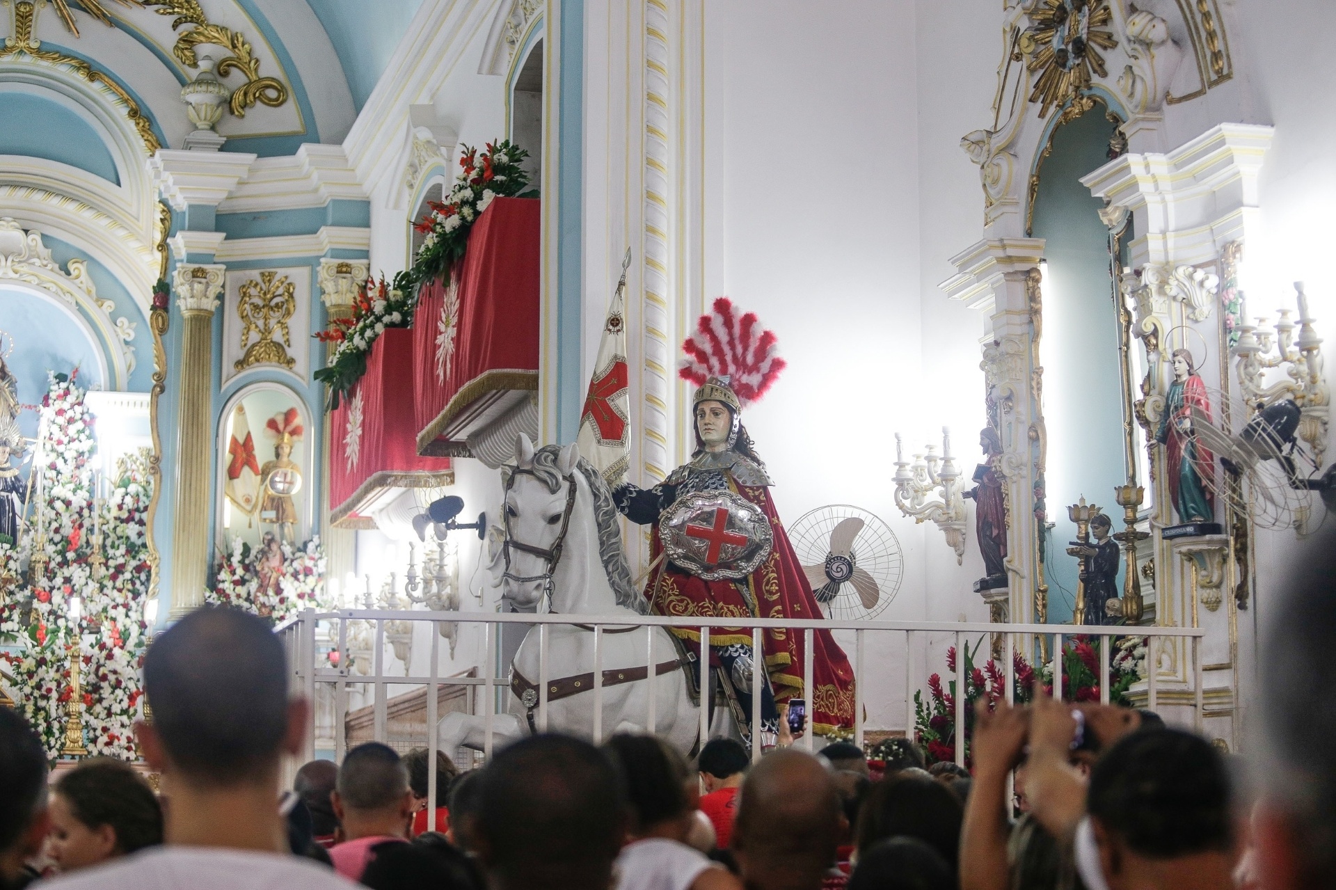 Fotos: Feriado no RJ, dia de São Jorge atrai multidão de devotos - 23 ...