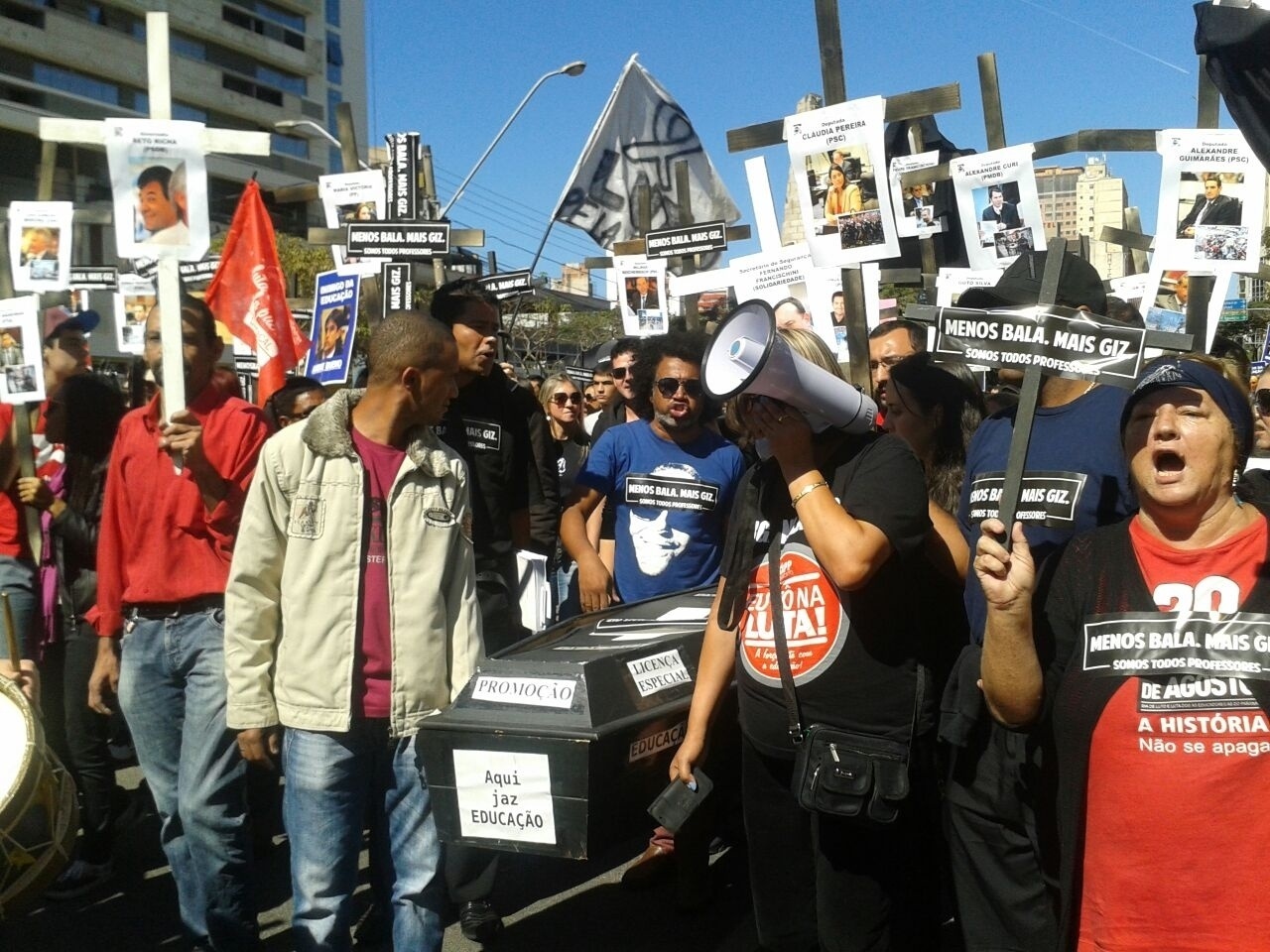 Fotos Veja fotos dos protestos de professores no Paraná 25 02 2015