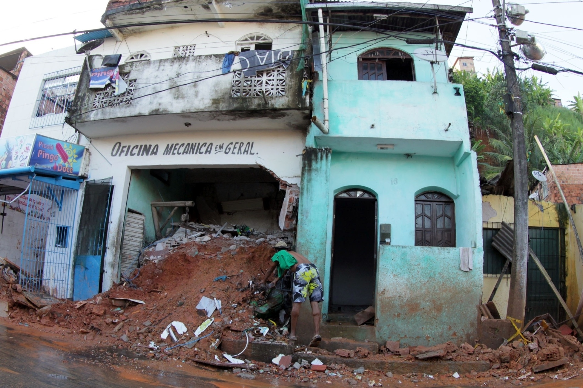 Fotos Chuva Em Salvador Causa Deslizamento De Terra E Mortes 27 04