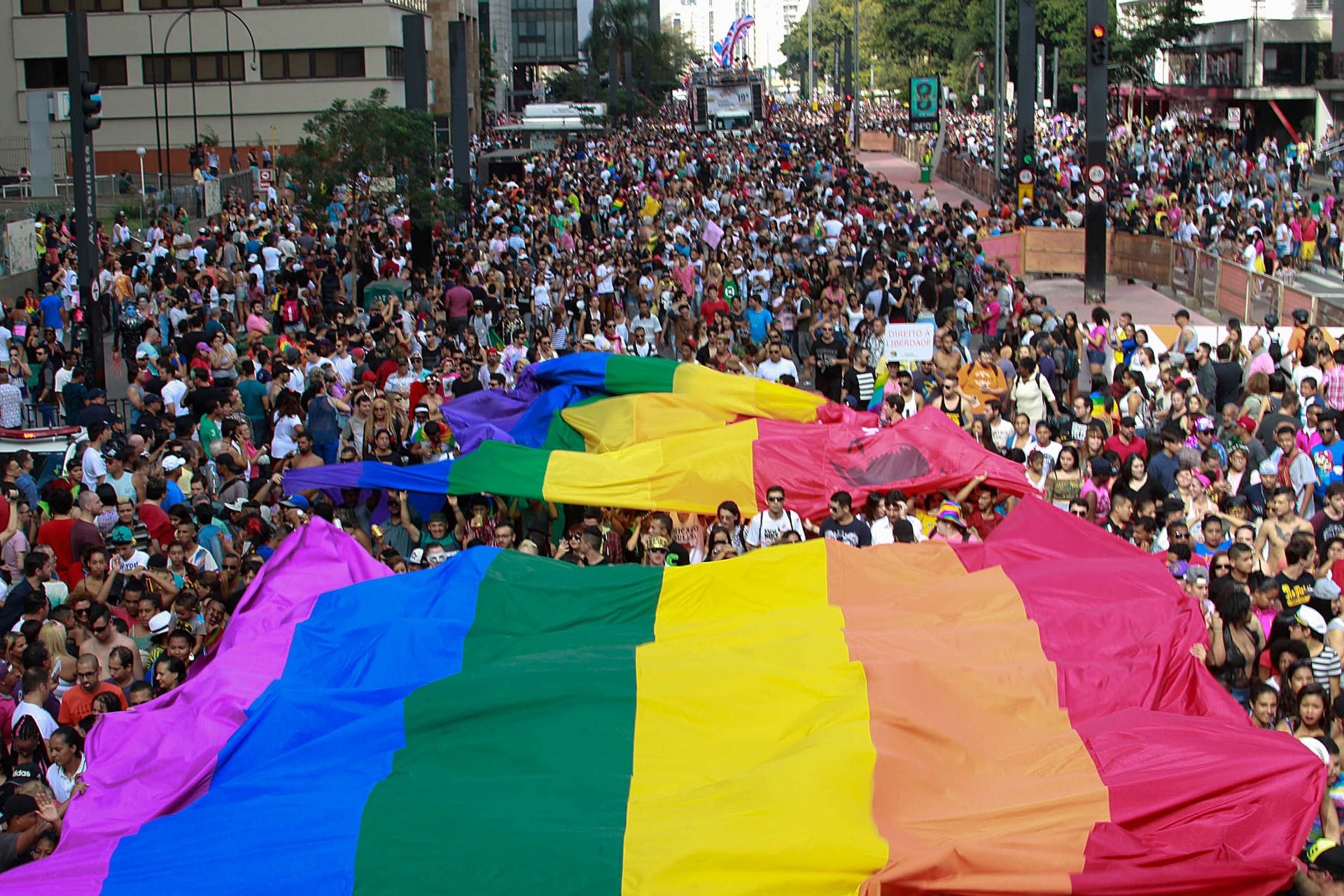 Parada Gay de São Paulo reúne cerca de 20 mil pessoas diz PM 07 06