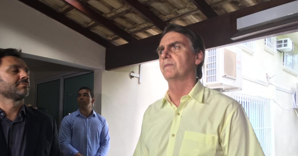 Bolsonaro ameaça cortar relações diplomáticas com Cuba