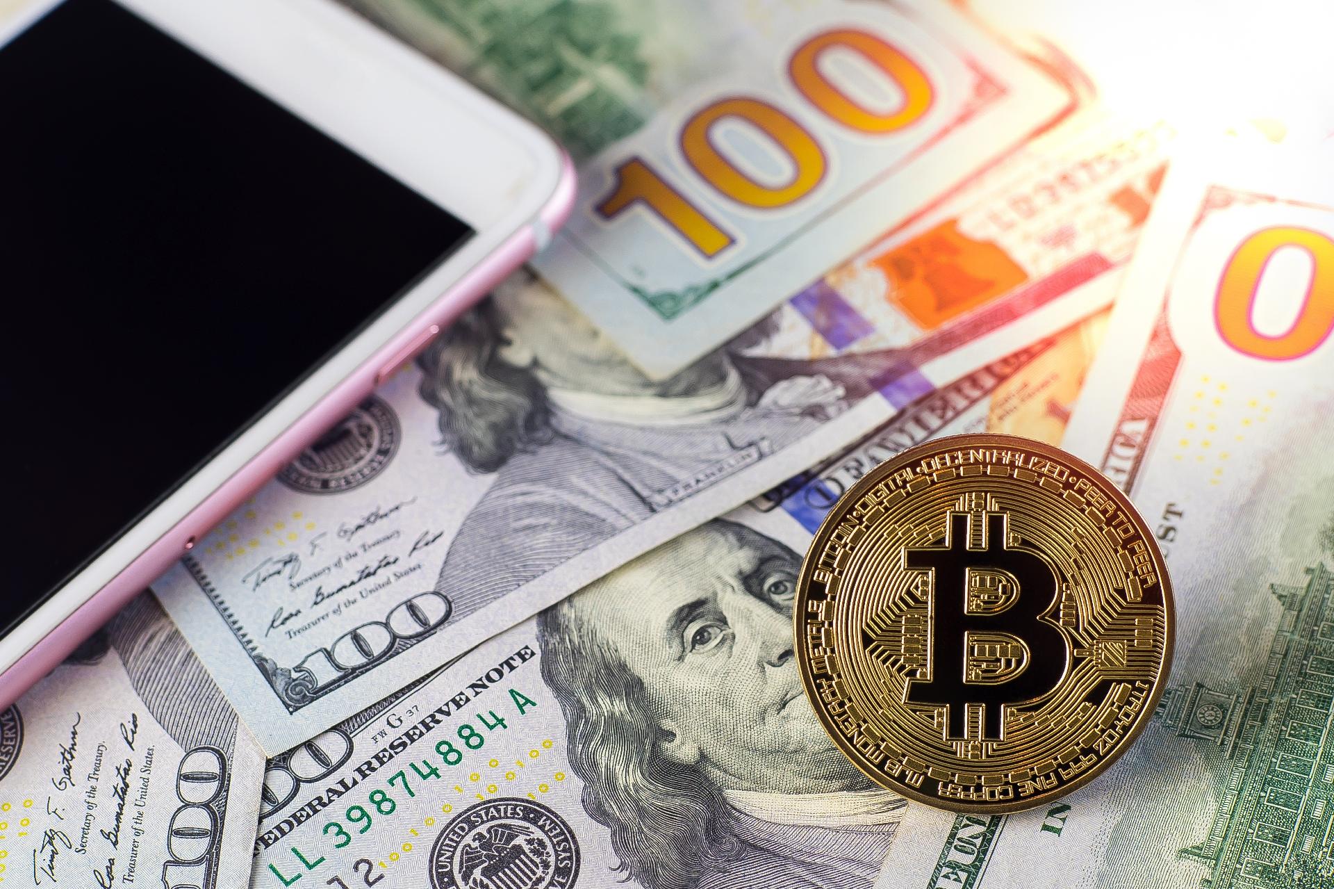 Casa de câmbio passa a aceitar bitcoin para compra de dólar - 06/05/2019 -  UOL Economia