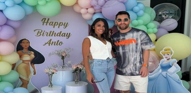 Festa Disney Messi comemora aniversário da esposa tema infantil