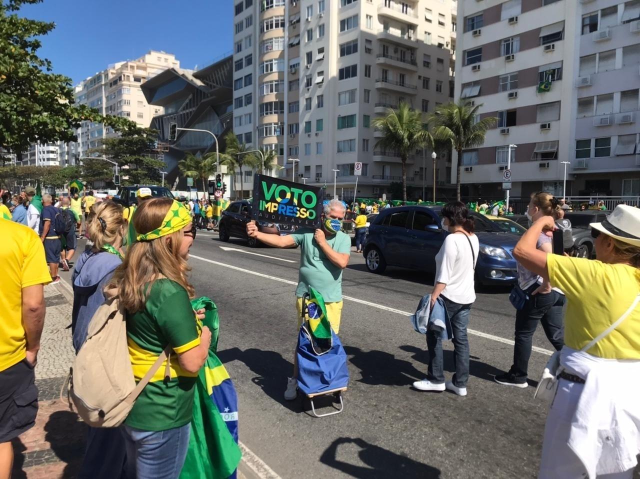 Atos em Brasília e no Rio pedem voto impresso