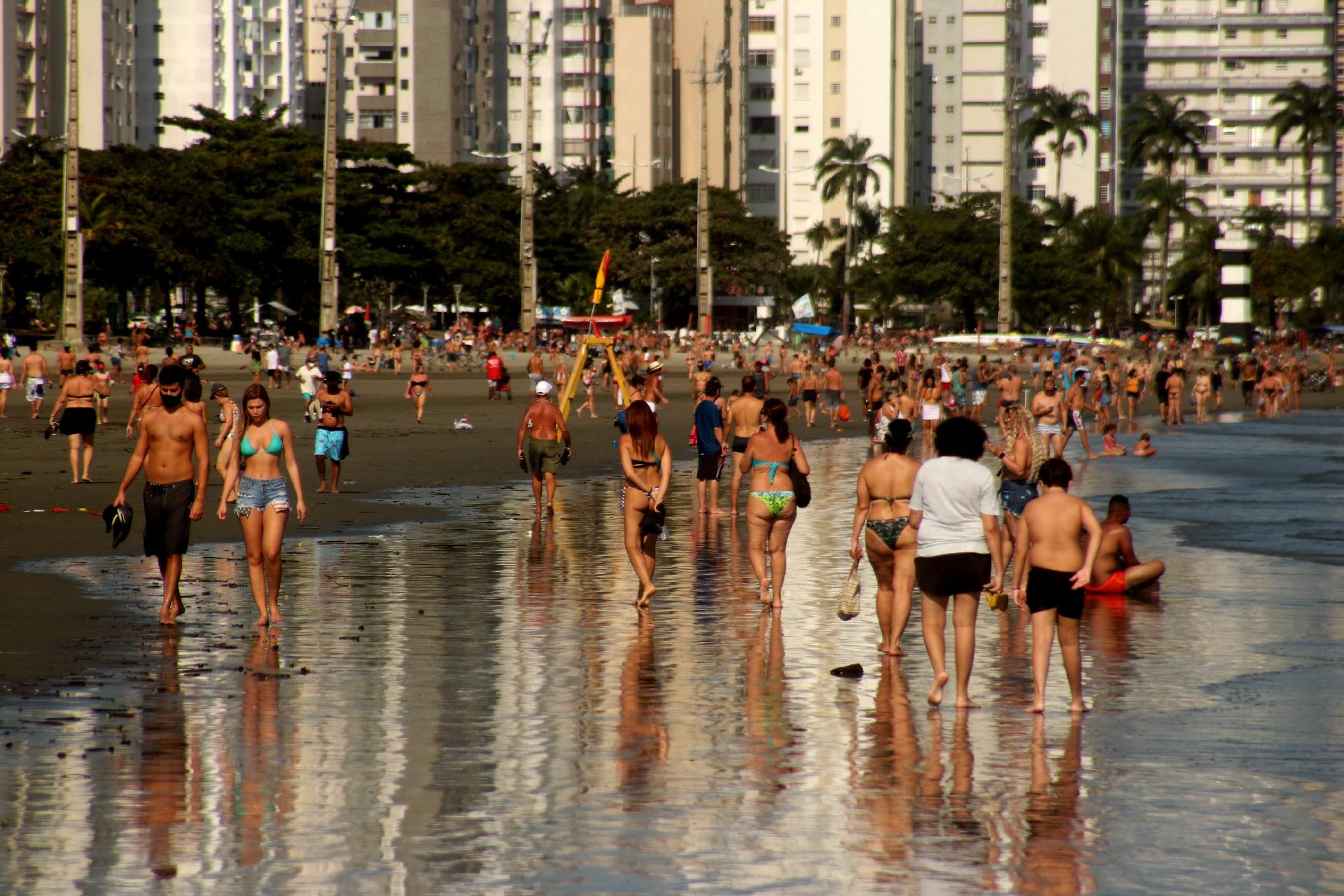 Fotos Praias do RJ e de SP têm movimento intenso no fim de semana 02