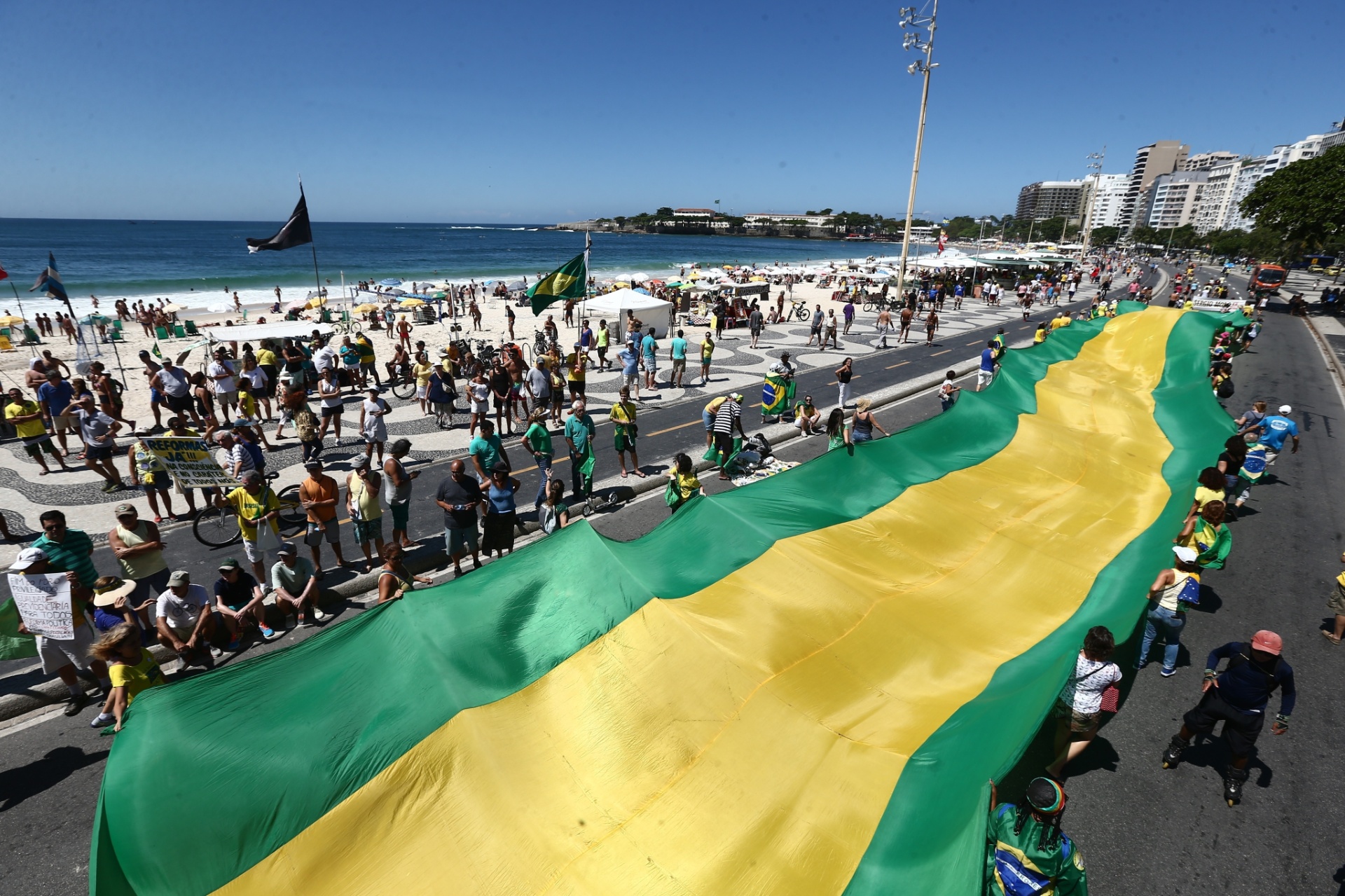 Em protesto baixa adesão manifestantes defendem Lava Jato e