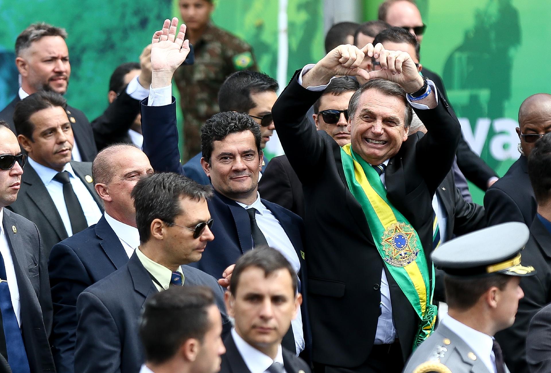 De Setembro Bolsonaro Participa Do Desfile Em Bras Lia