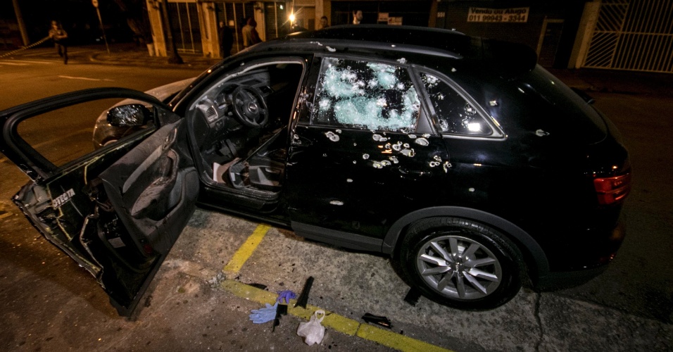 Assista ao momento em que carro de integrante do PCC é alvejado por