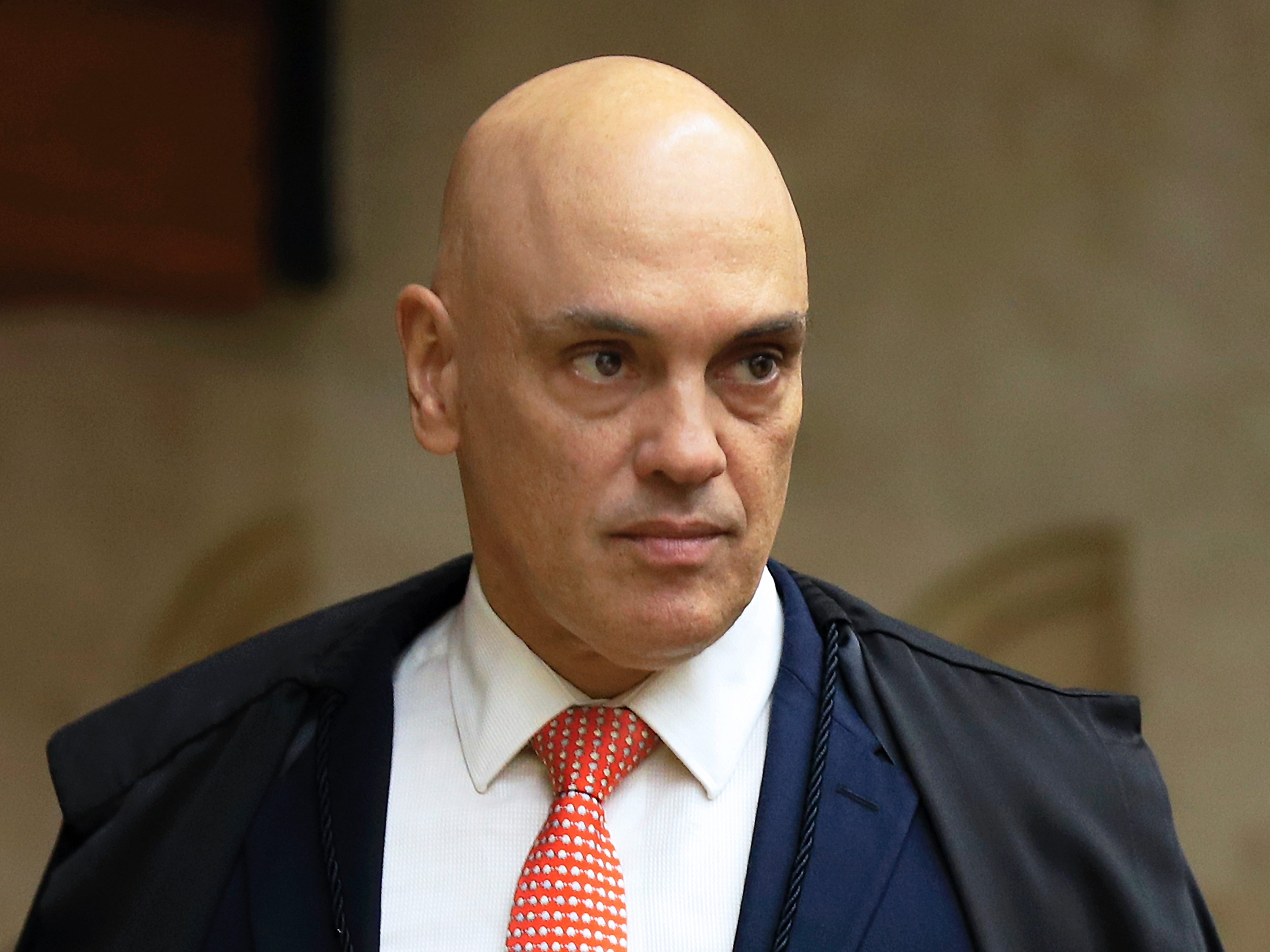 Alexandre de Moraes inclui relatório da CPMI 8/1 em inquéritos do STF 