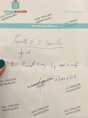 Falso médico: Estudante prescreve receita com carimbo de outra médica