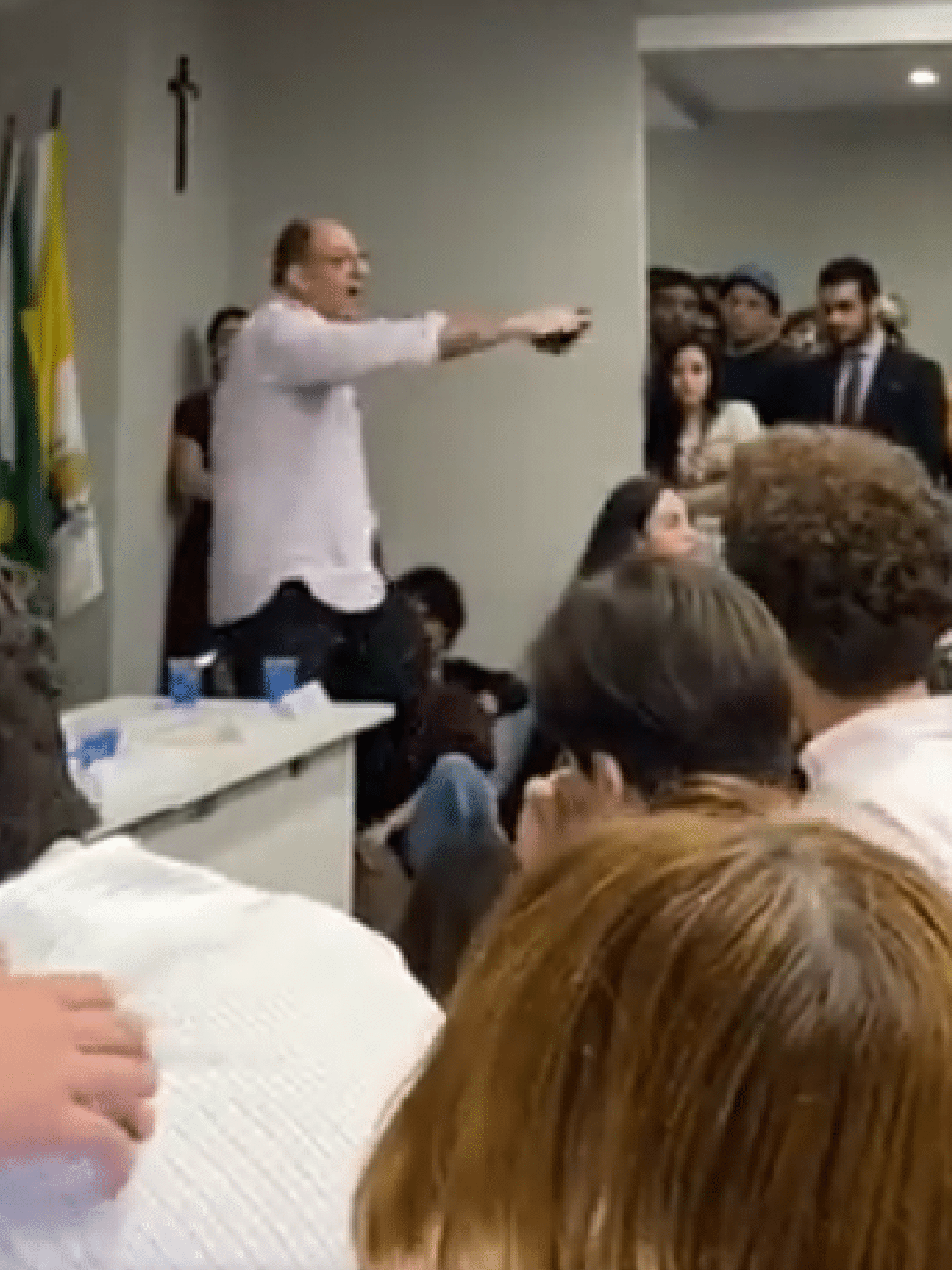 Guerra Hamas x Israel: professor deixa debate após discutir na PUC-Rio