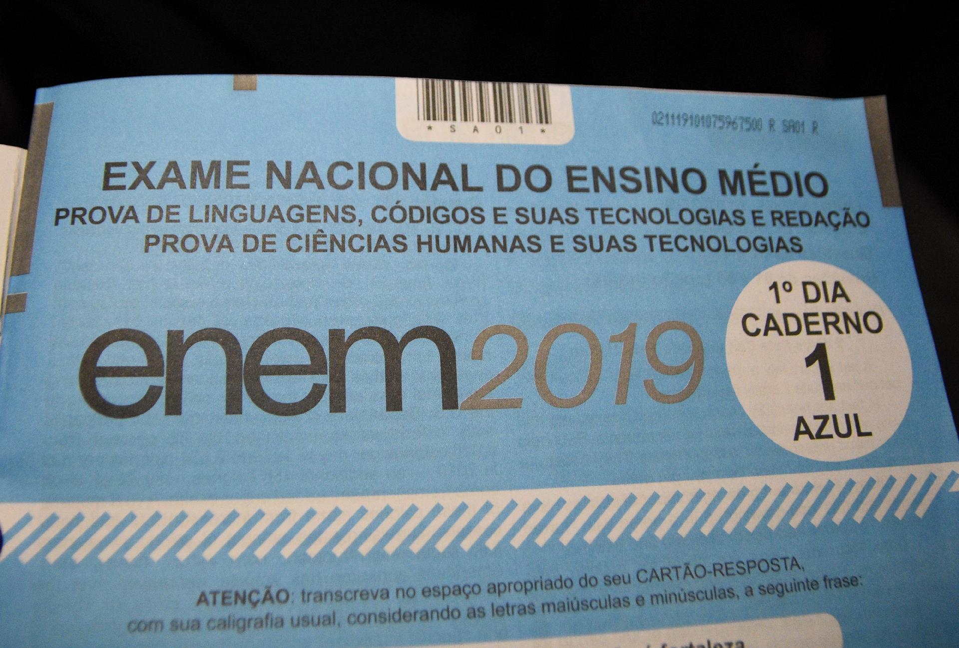 Candidata deixa prova do Enem 2011 em branco e tira nota maior que a mínima  - 17/01/2012 - UOL Educação