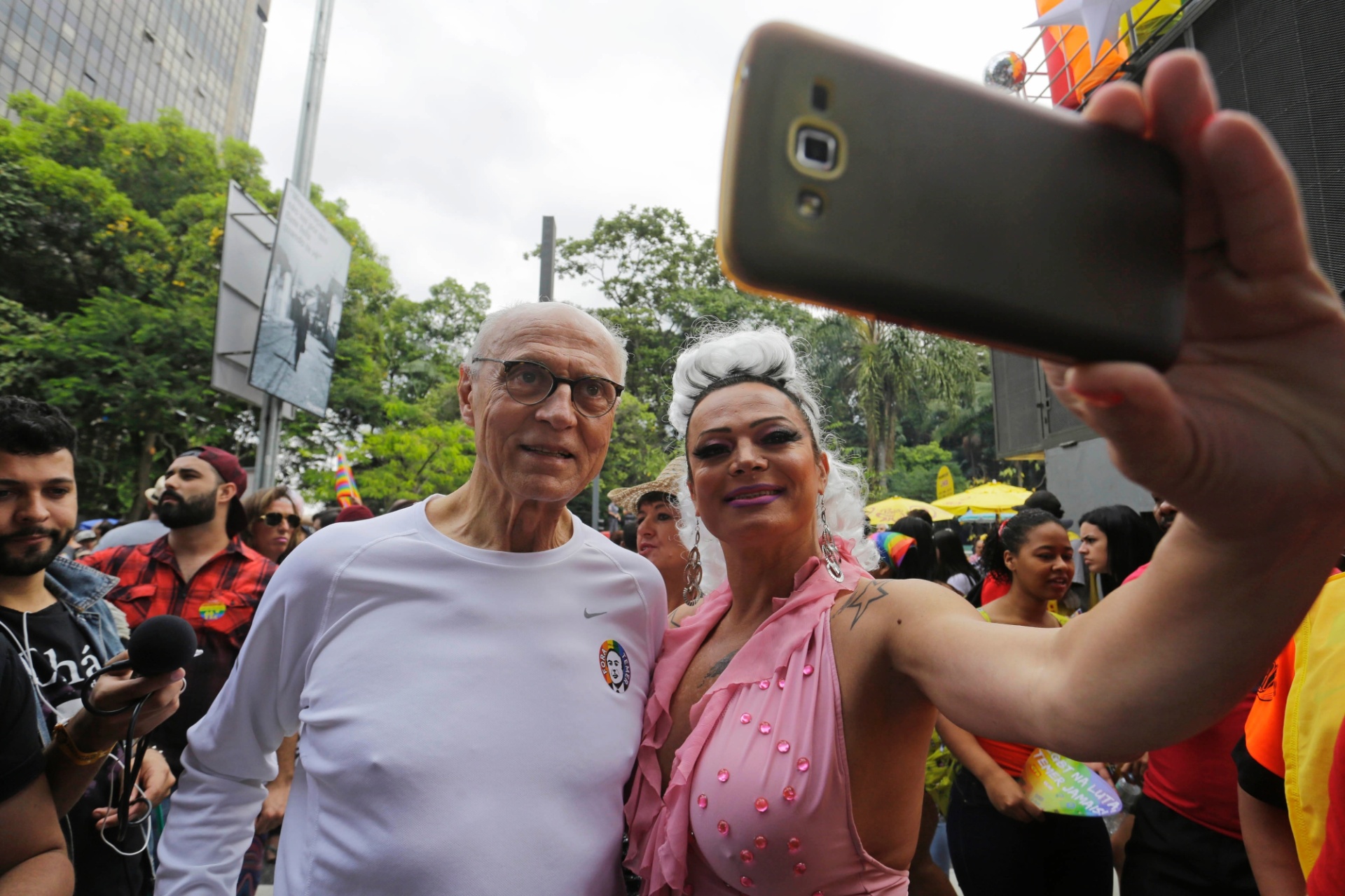 Parada Gay Em Sp Tem Cartaz E Gritos De Fora Temer
