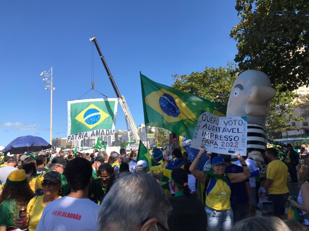 Atos em Brasília e no Rio pedem voto impresso