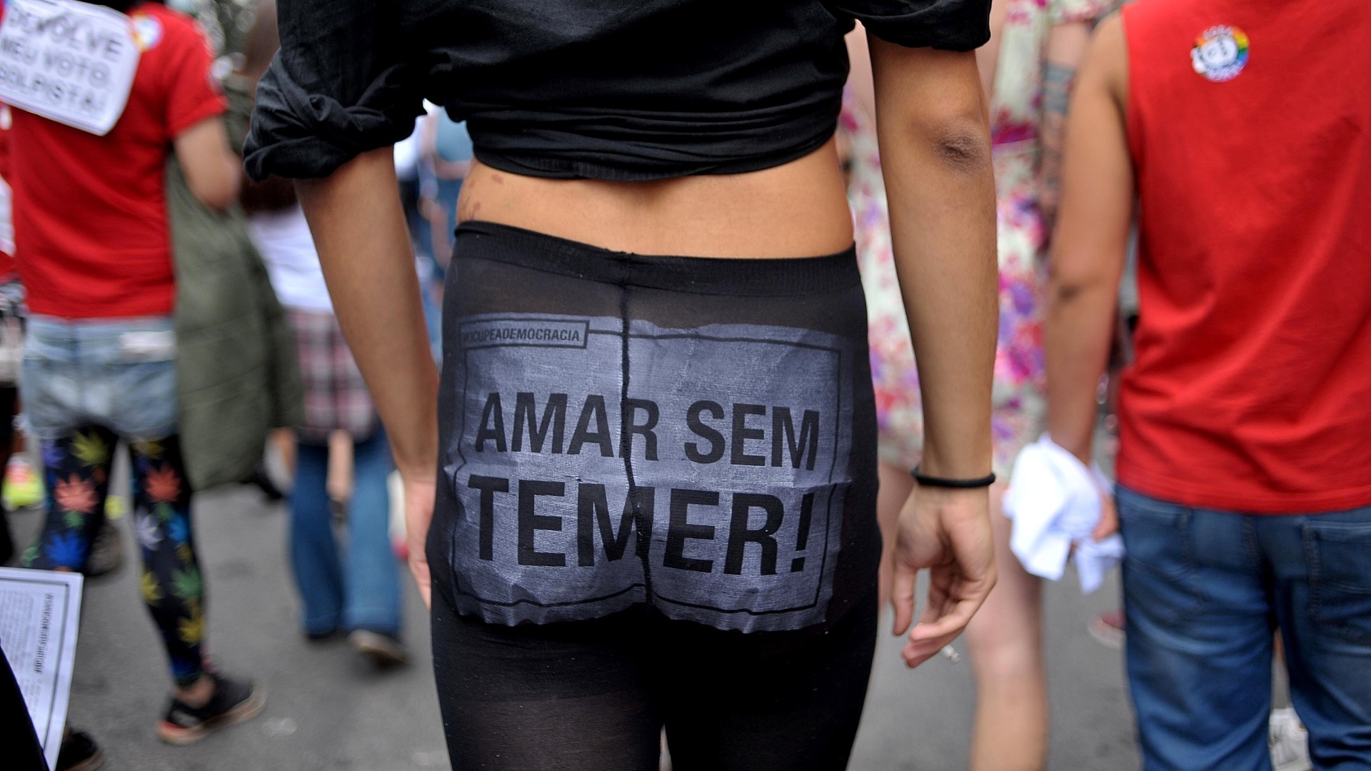 Parada Gay Em Sp Tem Cartaz E Gritos De Fora Temer 29 05 2016