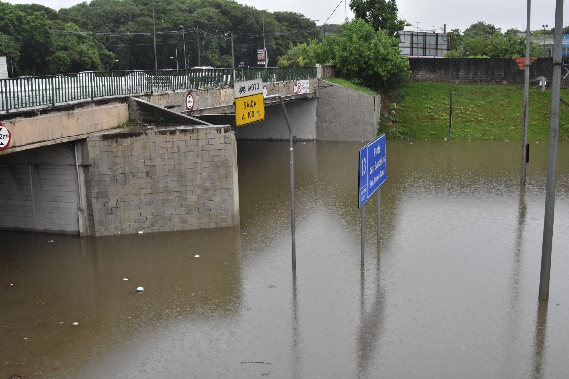 Chuva Em São Paulo: Veja Fotos De Alagamentos