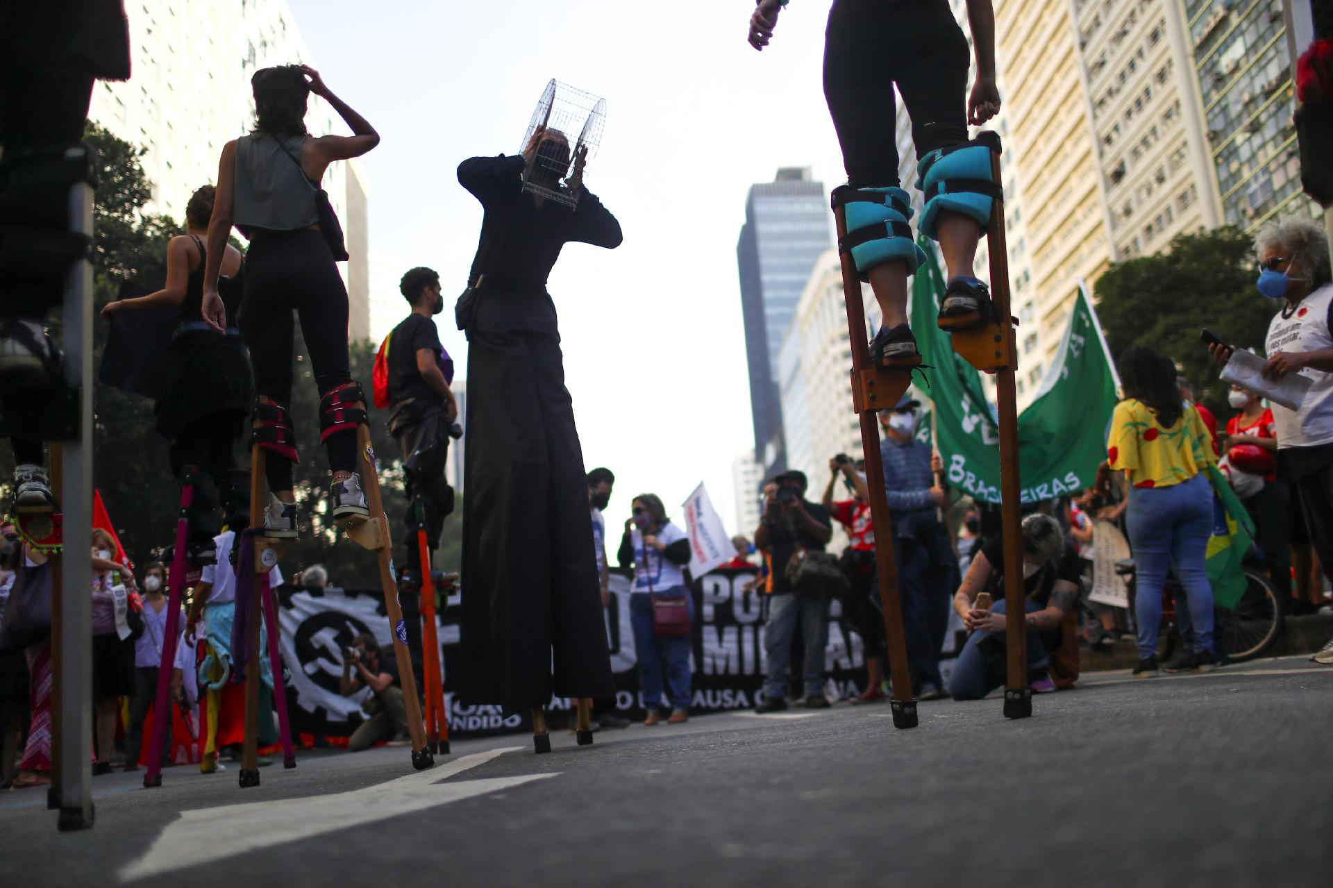 Protestos Contra Bolsonaro: "Movimento Cresce", Diz Gleisi