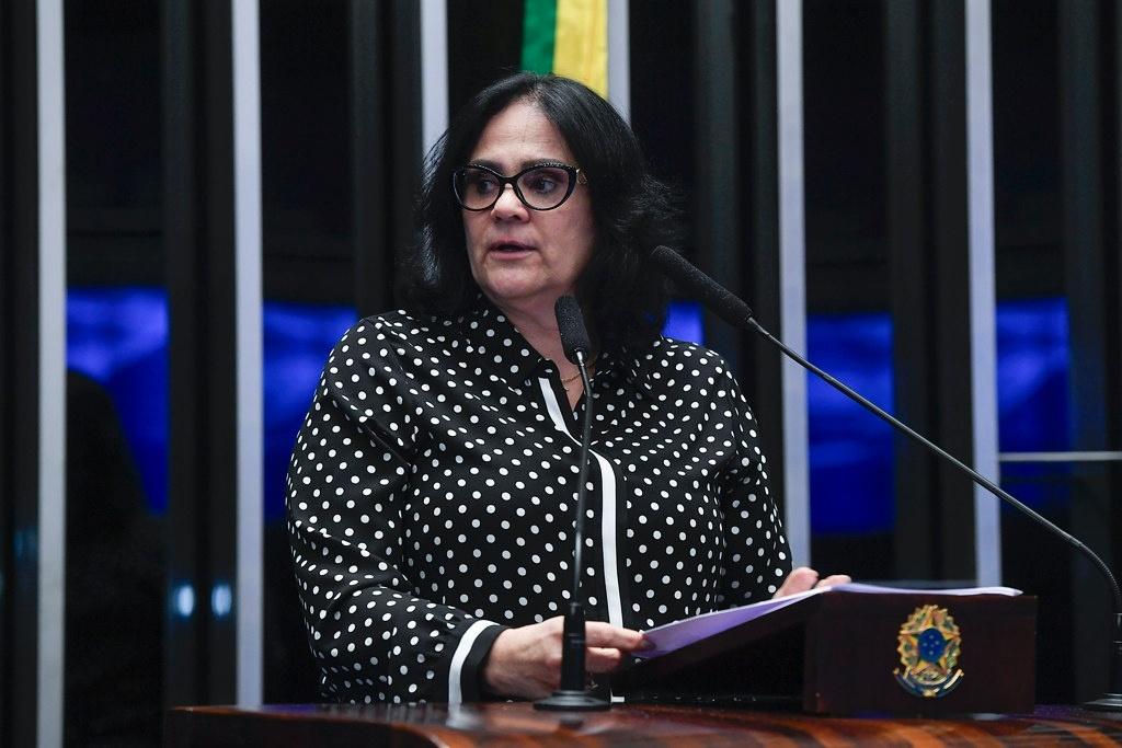 Damares Alves, senadora do DF, diz tratar paralisia facial causada por  herpes-zoster, Distrito Federal