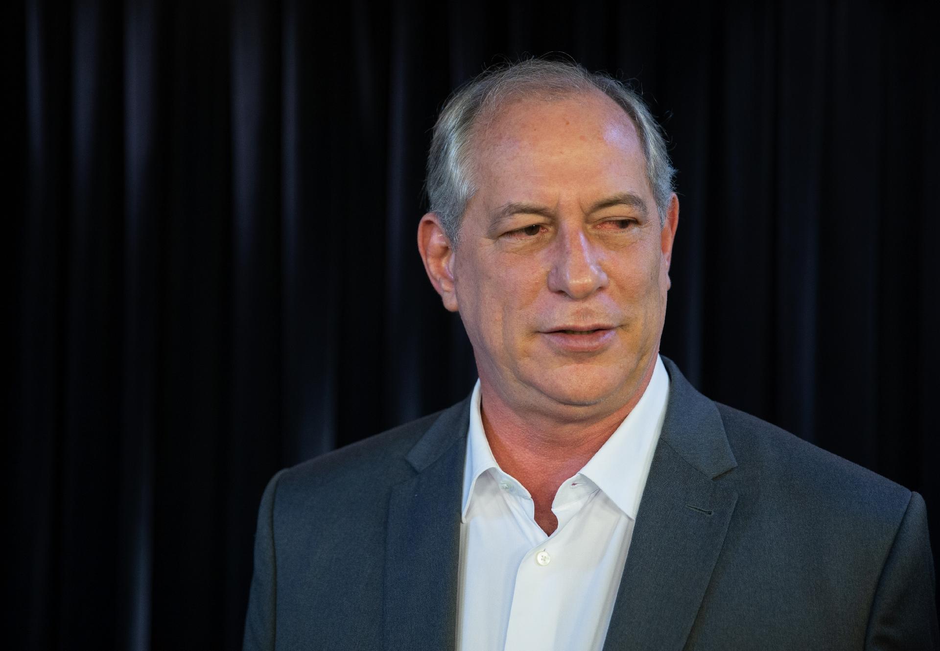 Ciro Gomes vai ao Cade contra venda de avia o comercial da