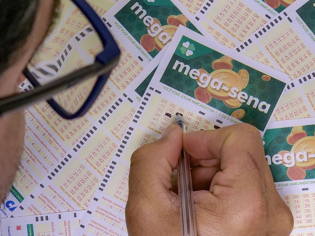 Bom Dia Brasil - Veja os bastidores e saiba como funciona o sorteio da Mega-Sena