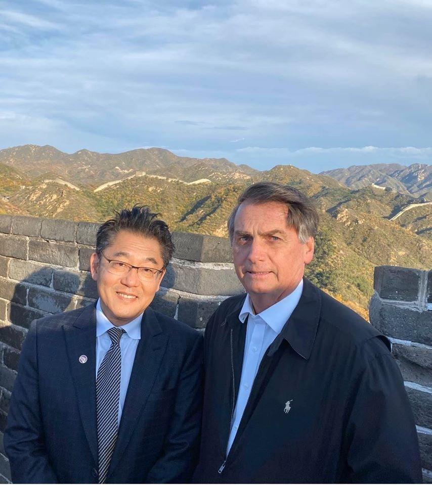 Bolsonaro tem na China grande aliado contra o isolamento total - 27/03/2020  - UOL Notícias