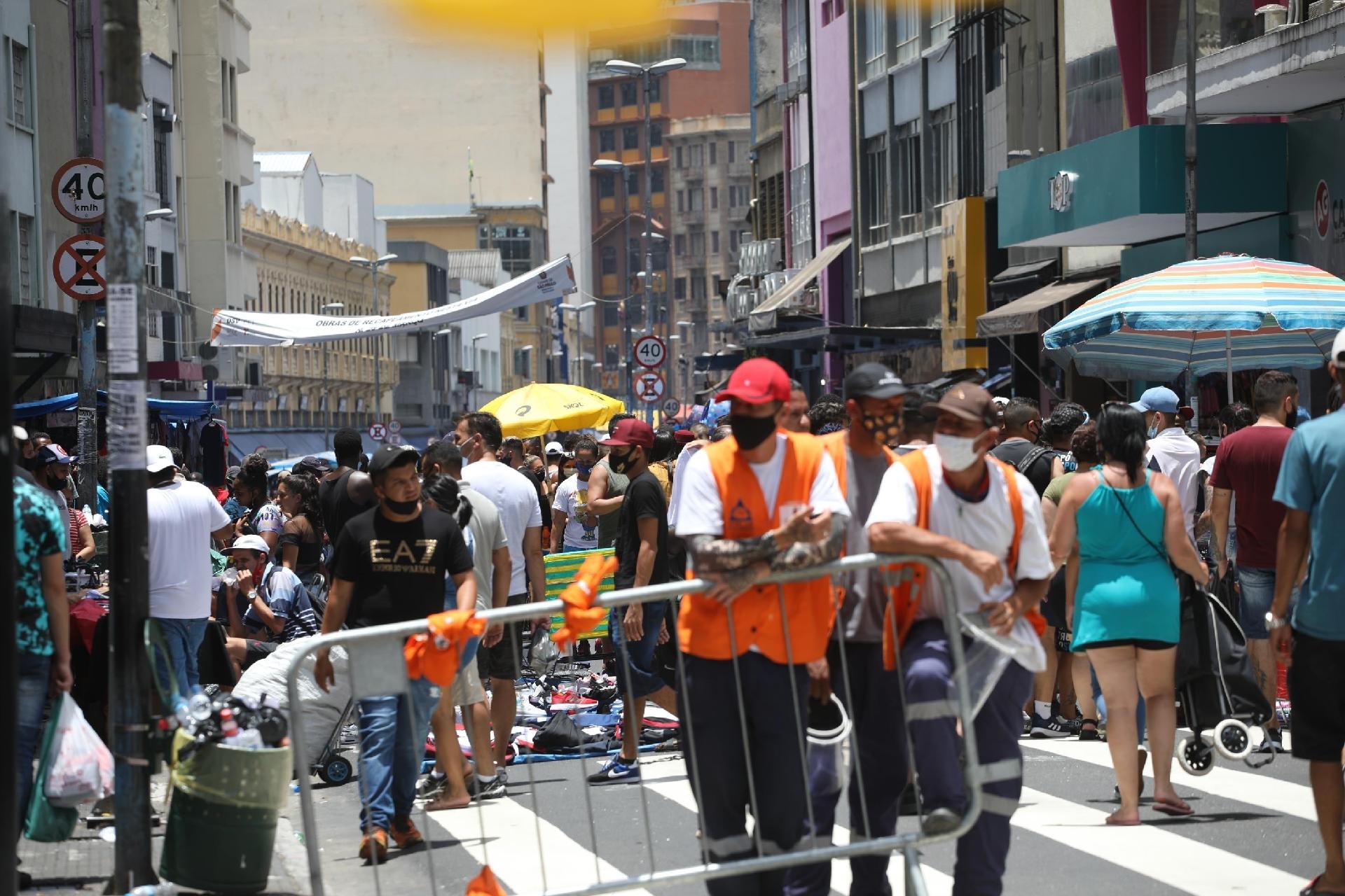 Regiões Da 25 De Março E Brás Ficam Lotadas Para As Compras De Natal 3092