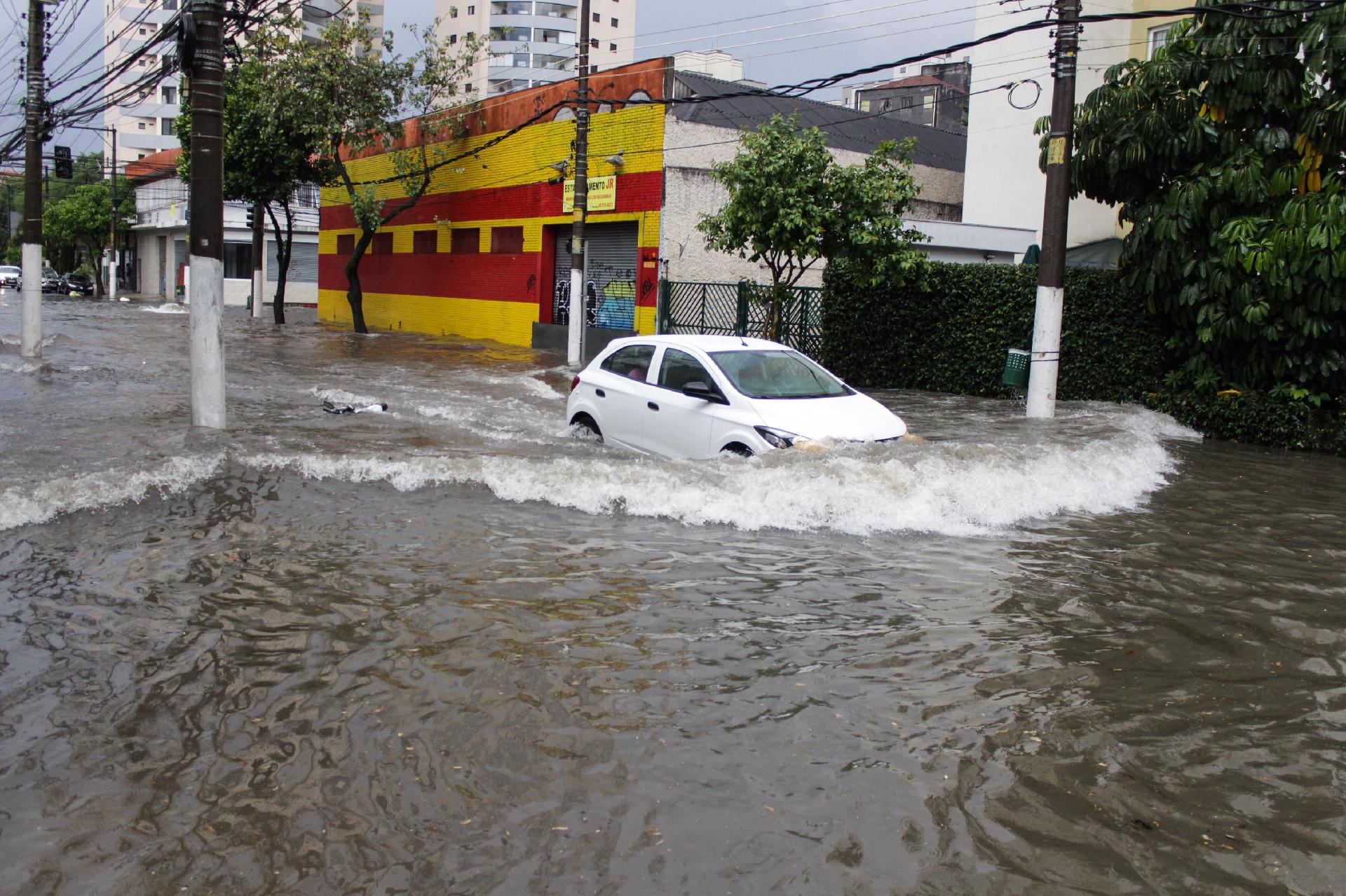 Fotos São Paulo Tem Alagamentos Após Chuva Veja Fotos 25102020 Uol Notícias 