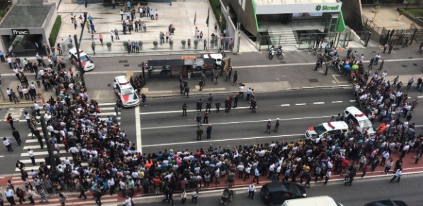 Mulher Feita Ref M Na Avenida Paulista Em S O Paulo