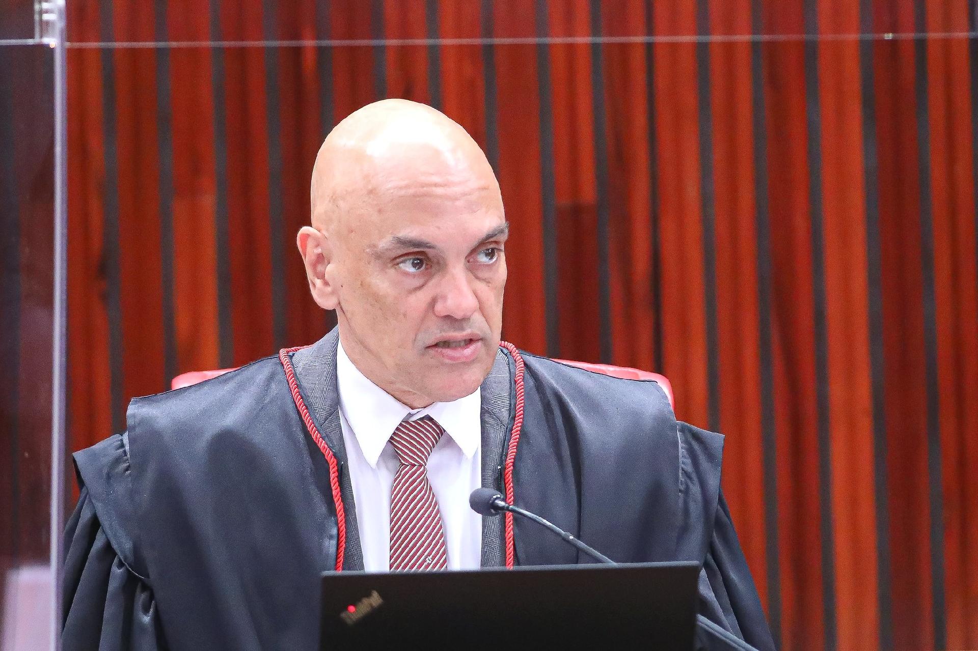 Moraes manda Bolsonaro se manifestar em ação contra discurso de ódio