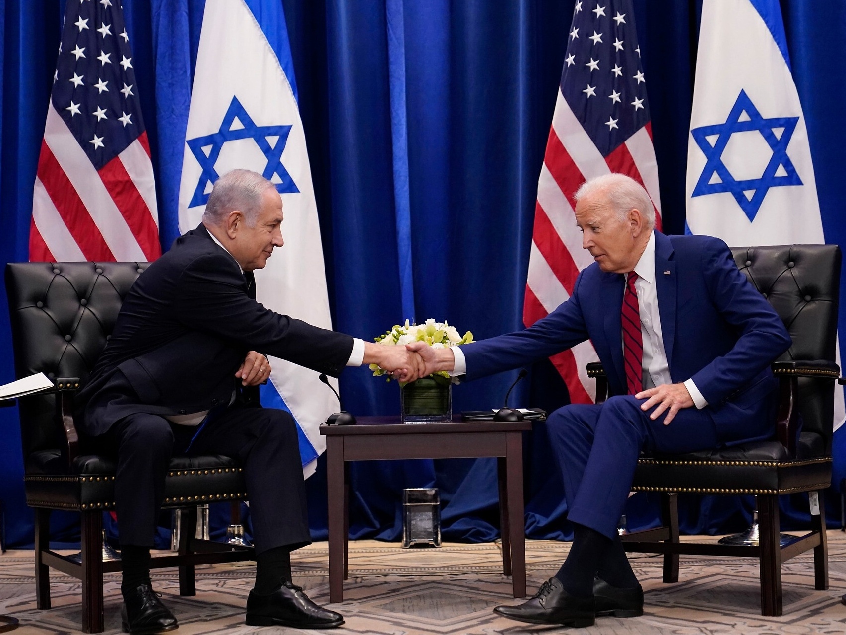 Funcionário do governo dos EUA renuncia após Biden anunciar mais apoio  militar a Israel, Mundo