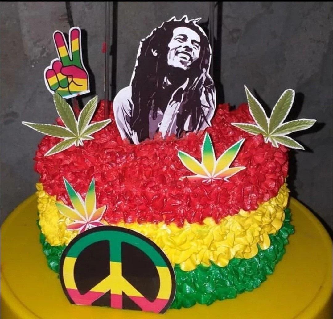Imagens de festa de aniversário de traficante da Rocinha circulam pelas  redes sociais; bolo era decorado com fuzis