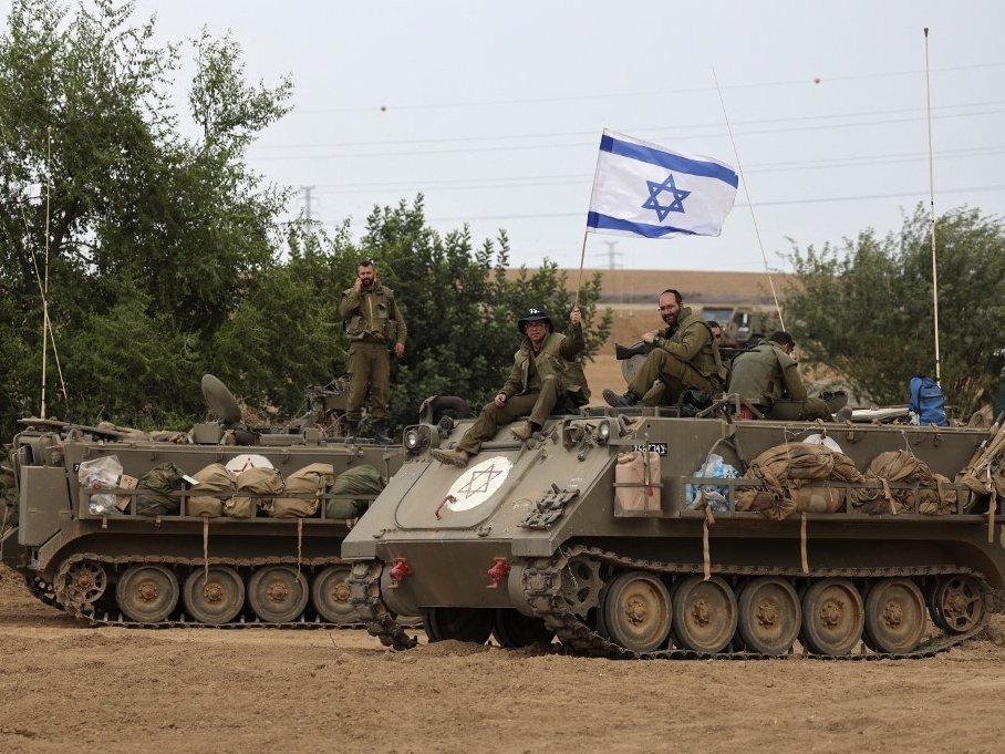 Forças de Defesa de Israel reagem a mísseis e atacam Exército sírio