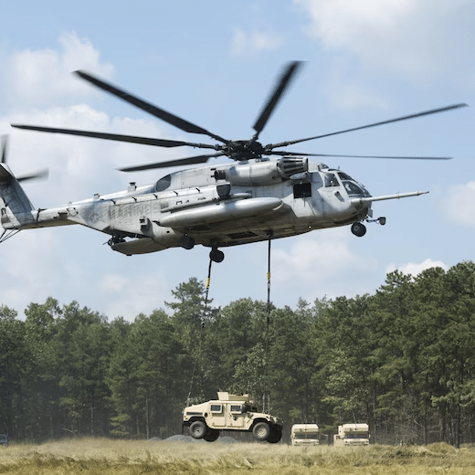 Helicóptero é encontrado nos EUA; buscas por fuzileiros continuam