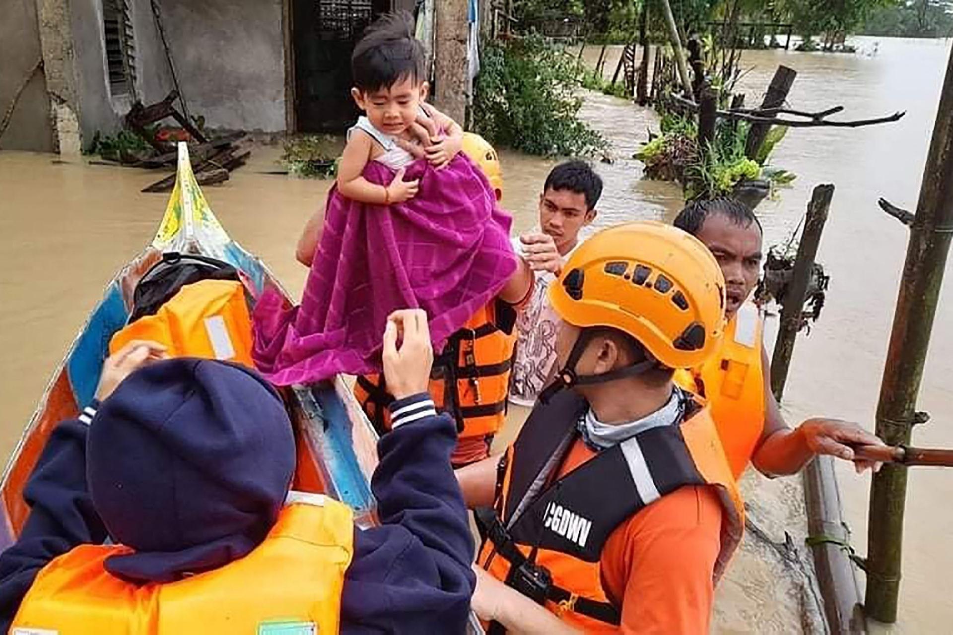 Filipinas Tempestade Deixa Mortos E Afeta Mais De Milh O