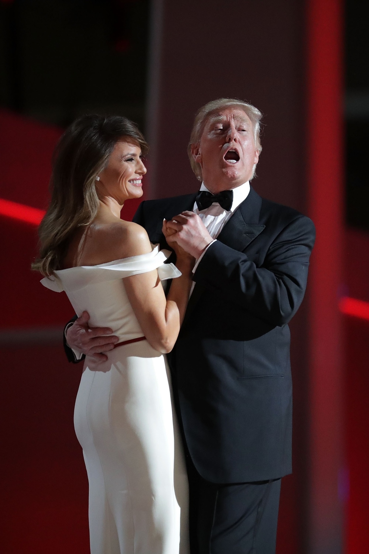 Trump E Melania Elegem My Way Para Primeiro Baile Presidencial - 21/01 ...