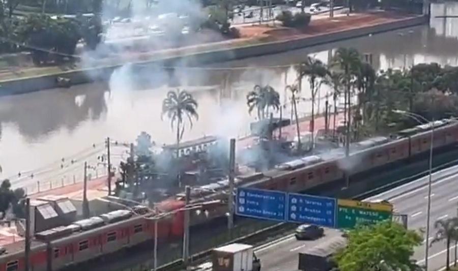 Em dia de greve, linha privatizada e elogiada apresenta falhas