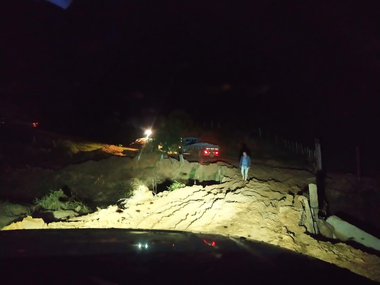 Chuva dura uma semana e moradores continuam ilhados sem ponte