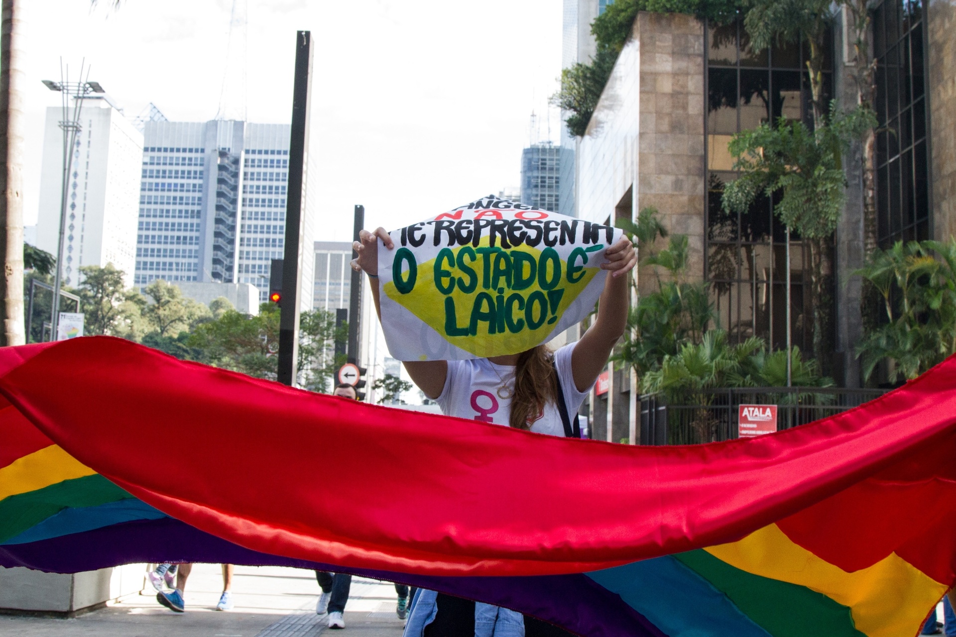 Em defesa do Estado laico e apoio às Diretas Já Parada Gay atrai multidão em SP 18 06 2017