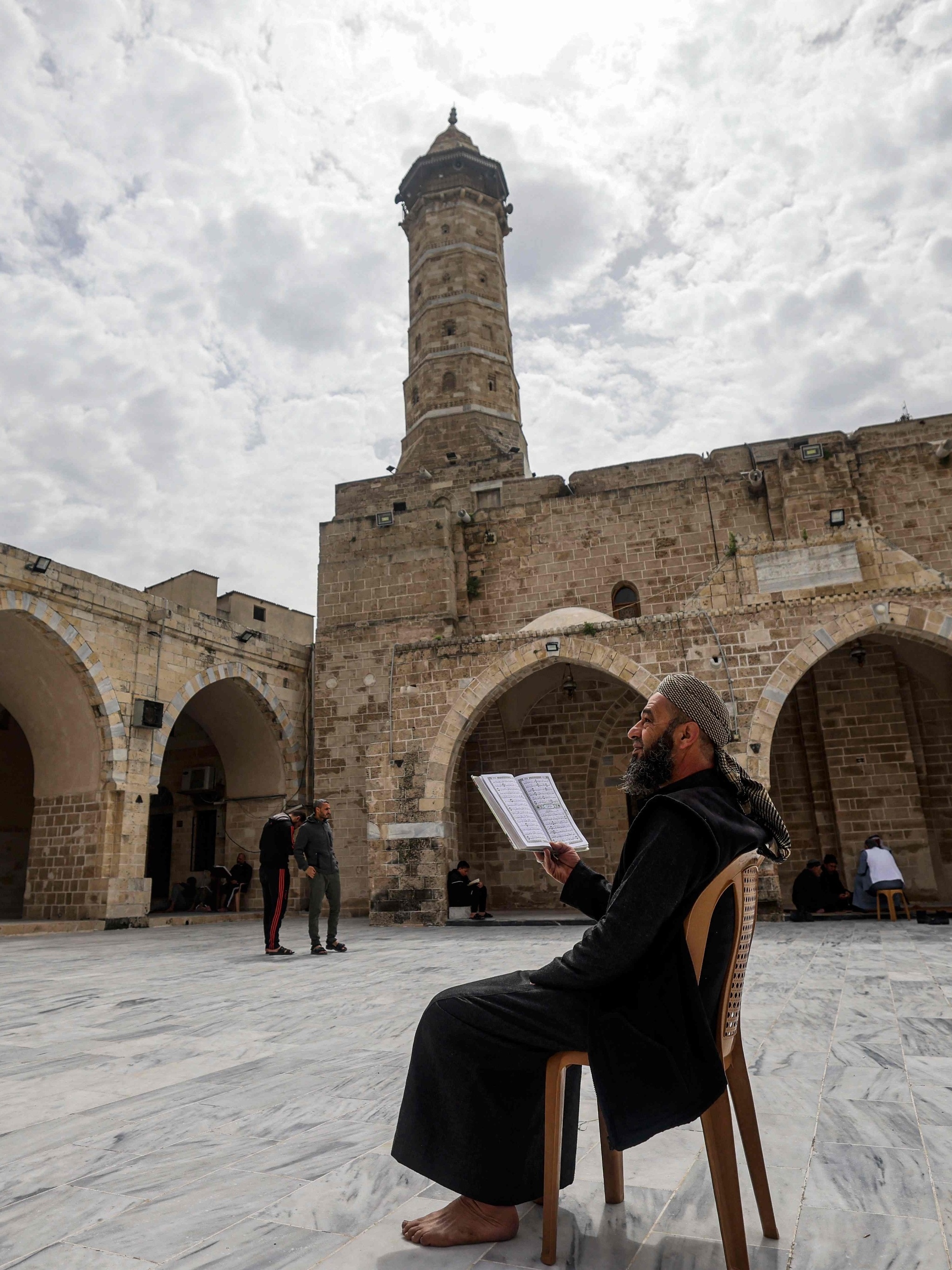 Mesquita símbolo de Gaza é destruída durante bombardeios