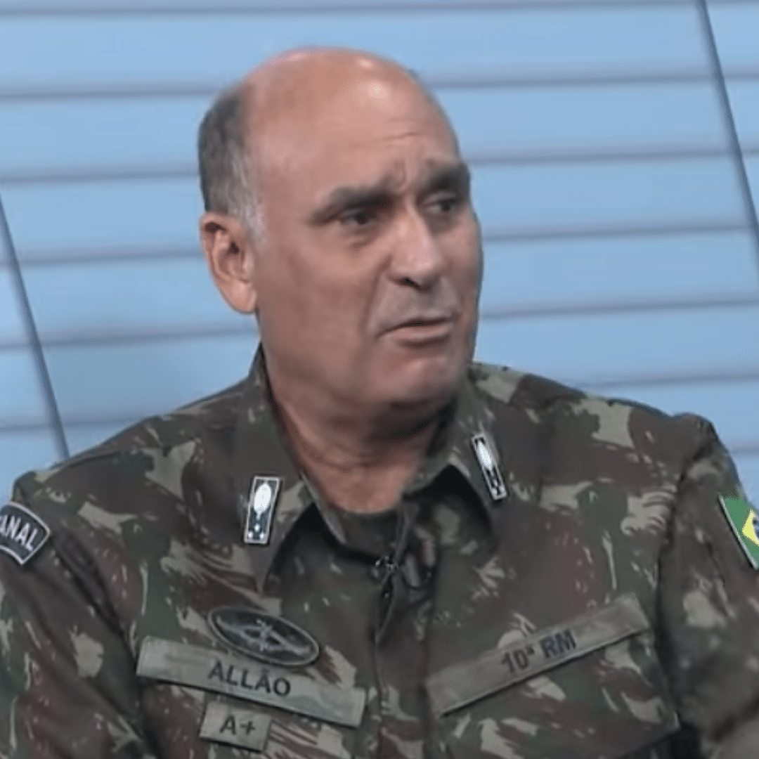 General da 10ª Região Militar protege manifestantes e desafia 'poderes' -  19/11/2022 - UOL Notícias