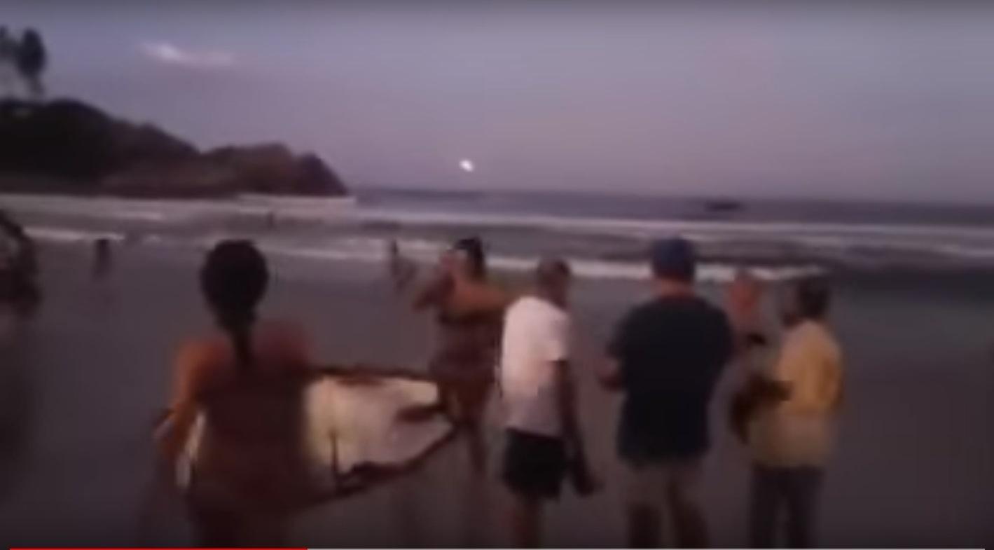 Moradores de Florianópolis relatam ter visto bola de fogo no céu
