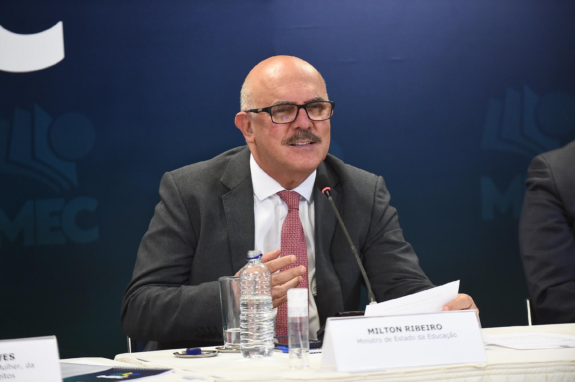 PGR pede que den&uacute;ncia contra Milton Ribeiro v&aacute; para a Justi&ccedil;a Federal