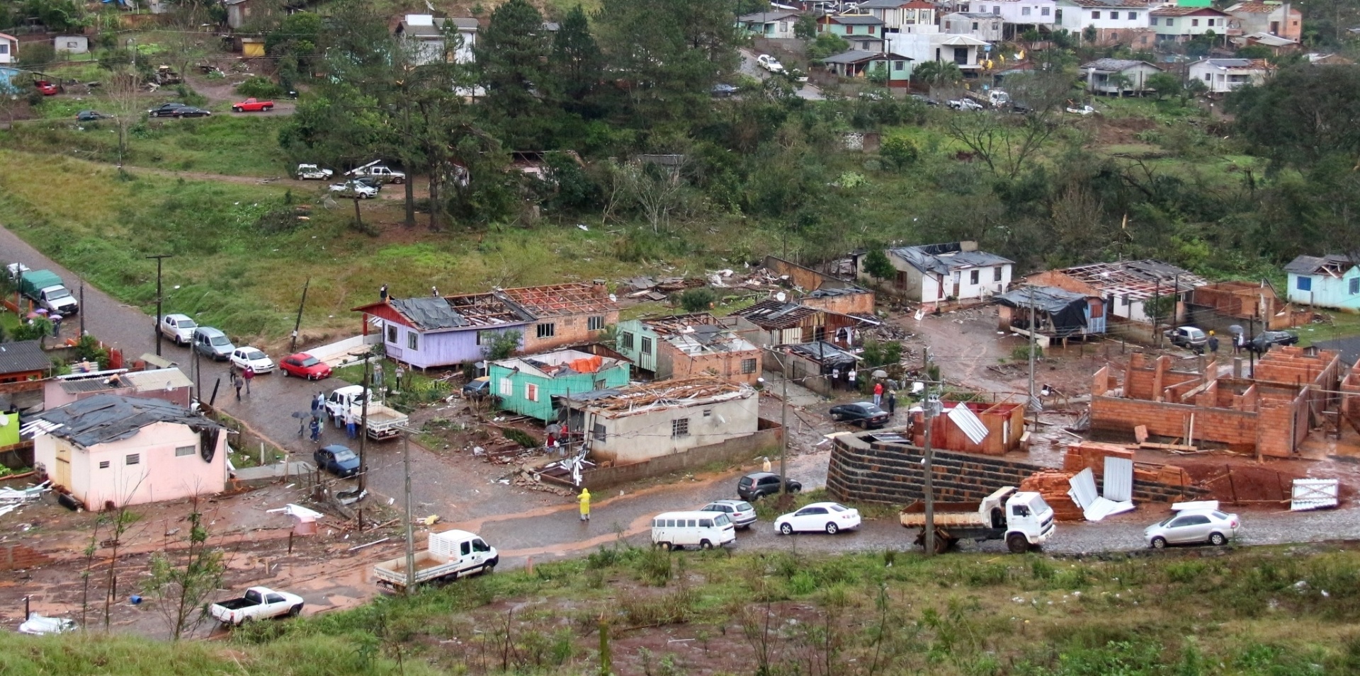 Chuvas Deixam 3 Mortos E 5,4 Mil Desabrigados No Sul - 15/07/2015 - UOL Notícias