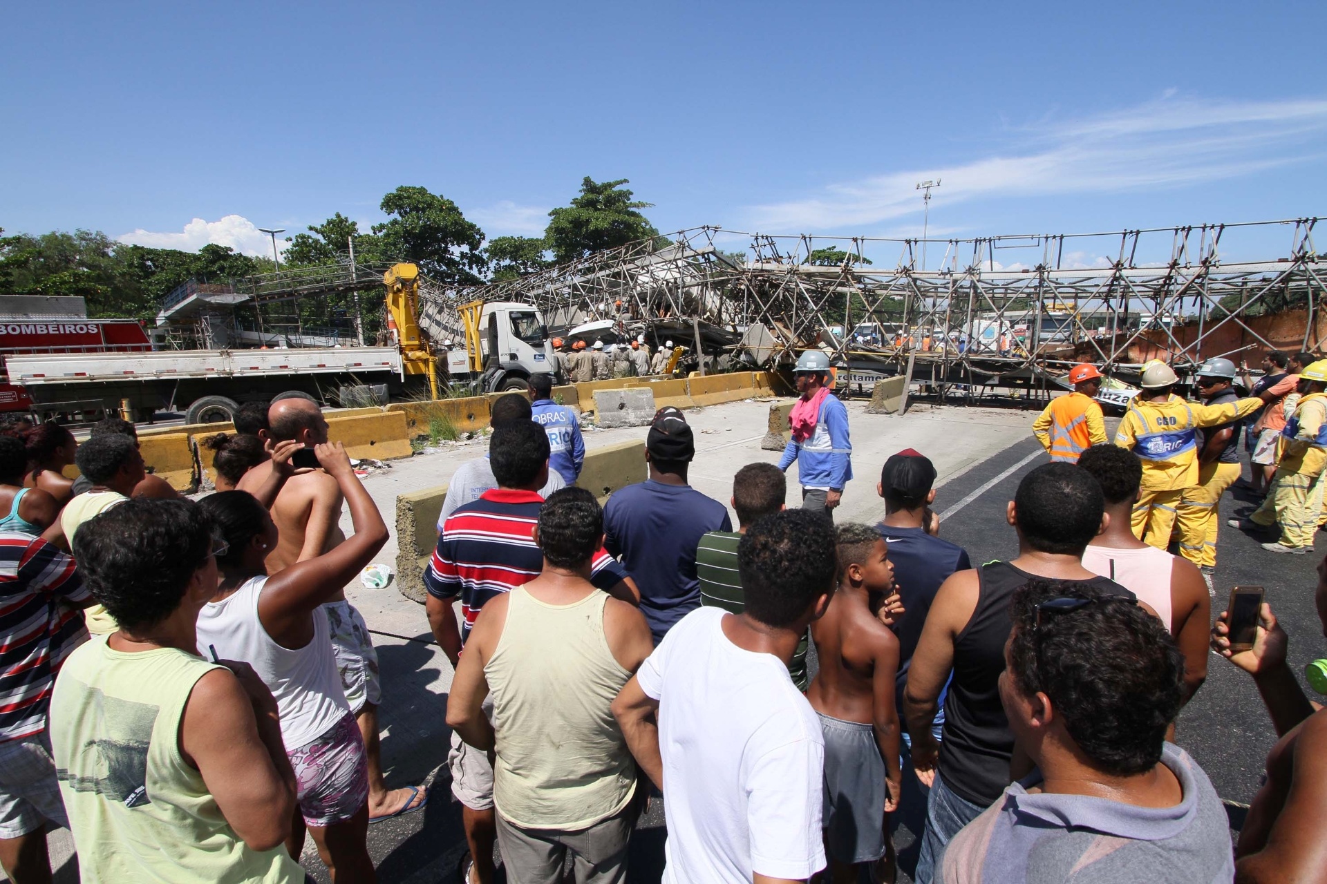 Fotos Queda de passarela no Rio de Janeiro 24 01 2018 UOL Notícias