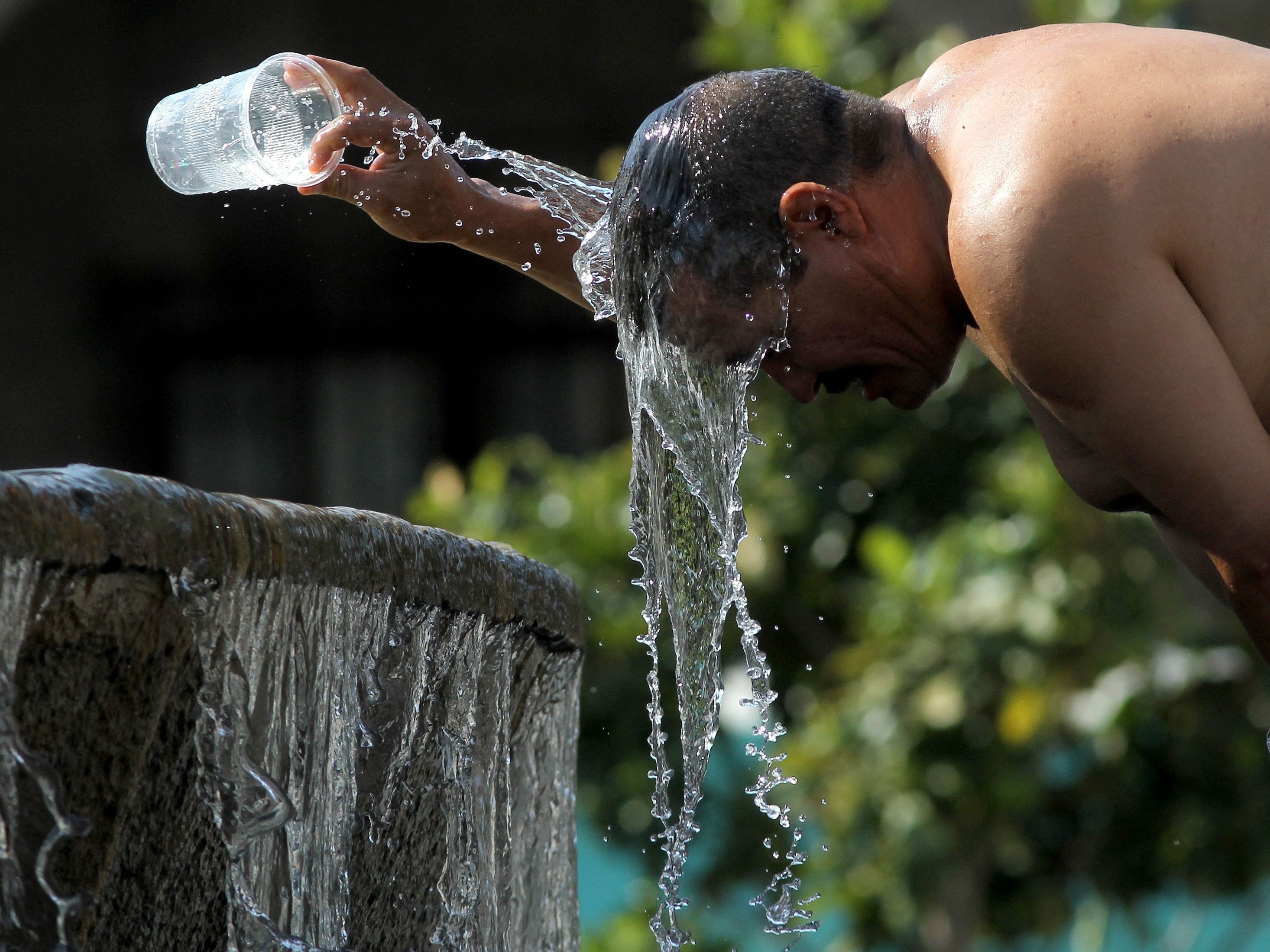 Onda de calor na Europa causa mortes por superaquecimento e danos
