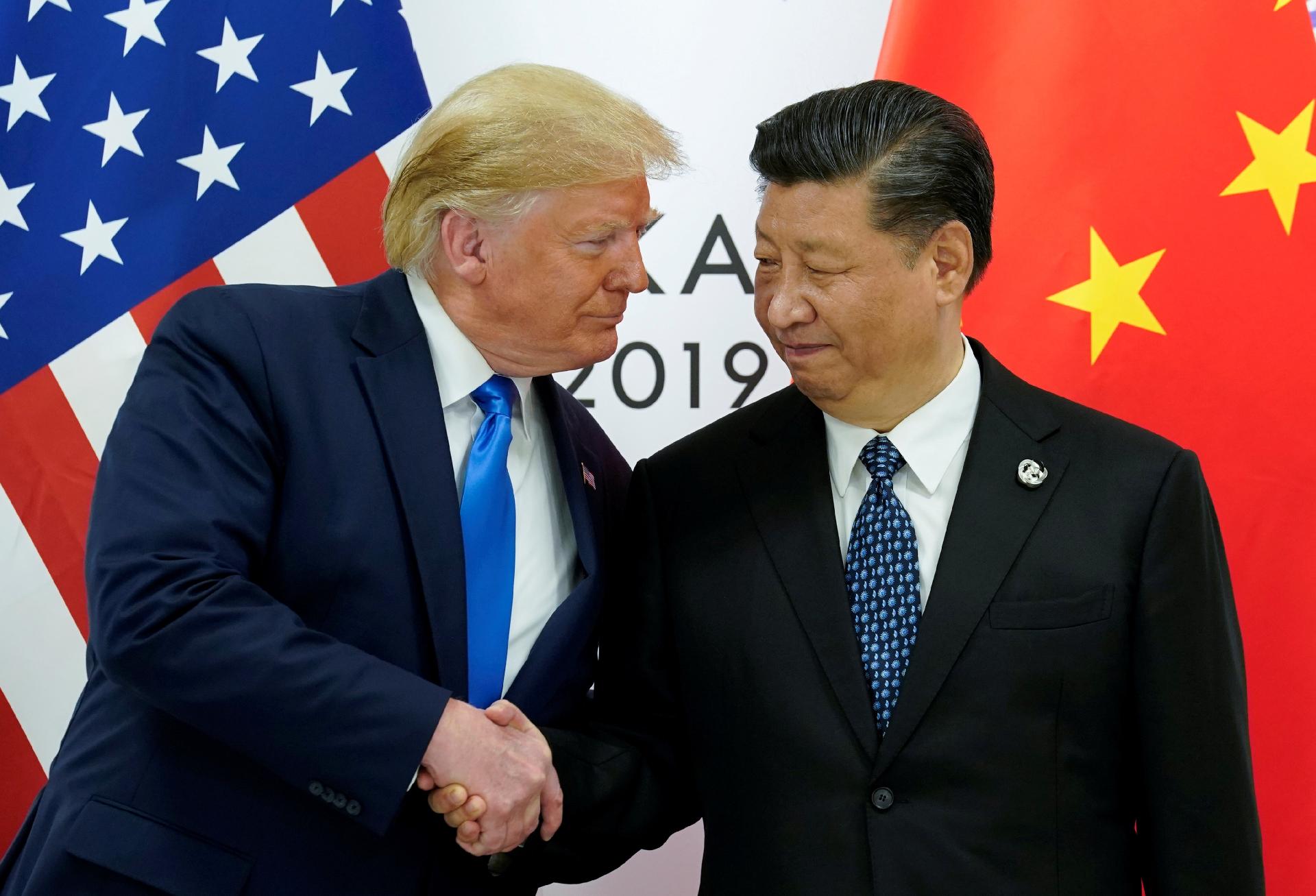 Jogo de xadrez entre Trump e Xi Jinping